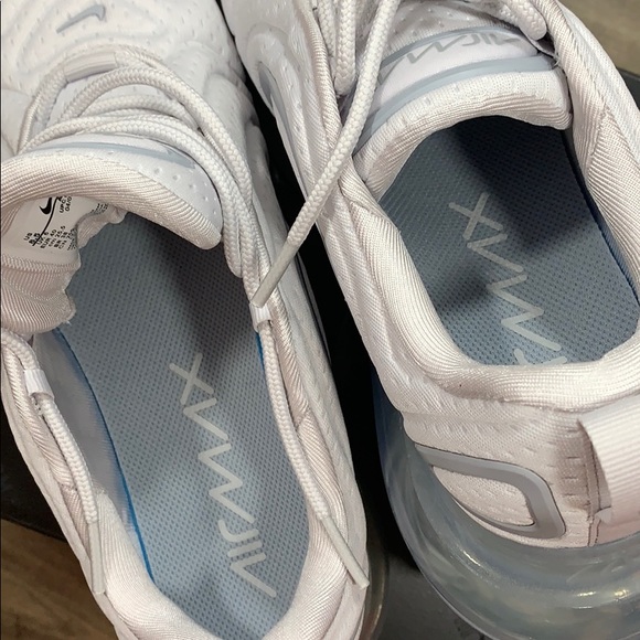 WMNS NIKE AIR MAX 720 Vast Grey/Wolf Grey - Picture 15 of 16